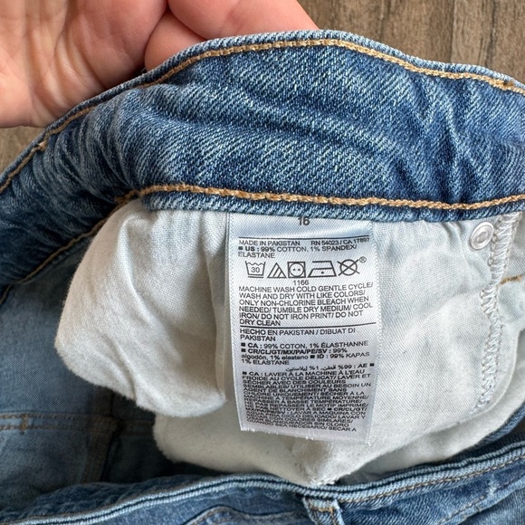 Old Navy OG Straight Jean Shorts. Women’s size 16.  Excellent used condition! - Picture 4 of 5